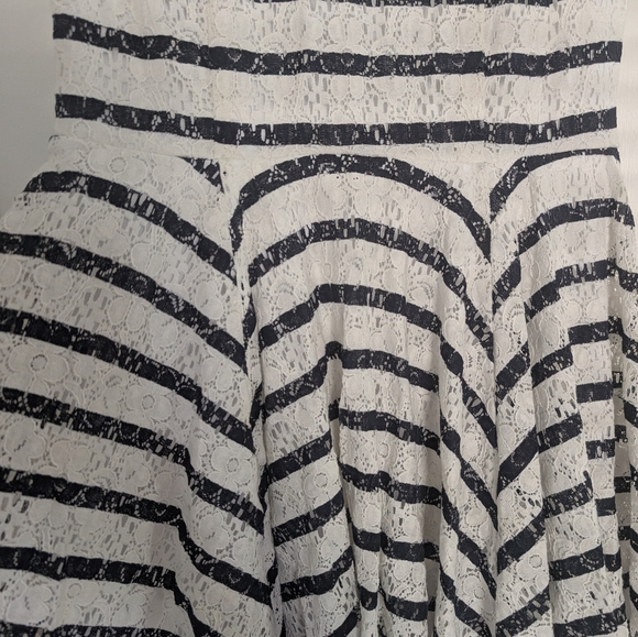 Maison Jules Sleeveless Black and White Lace Dress Size Medium - Picture 2 of 4